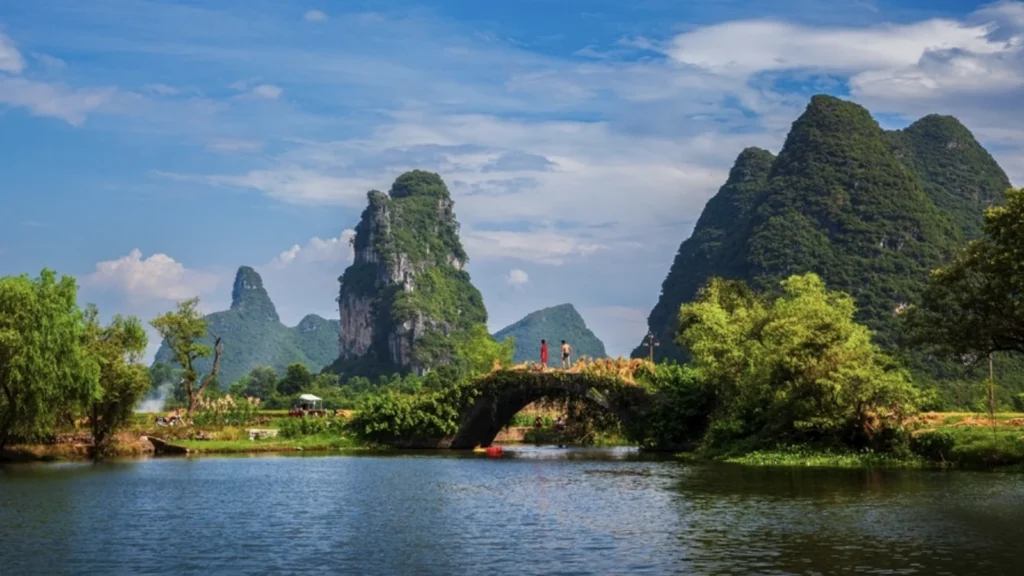 18-Day Hong Kong, Guilin, Zhangjiajie, Xi'an, Beijing & Shanghai
